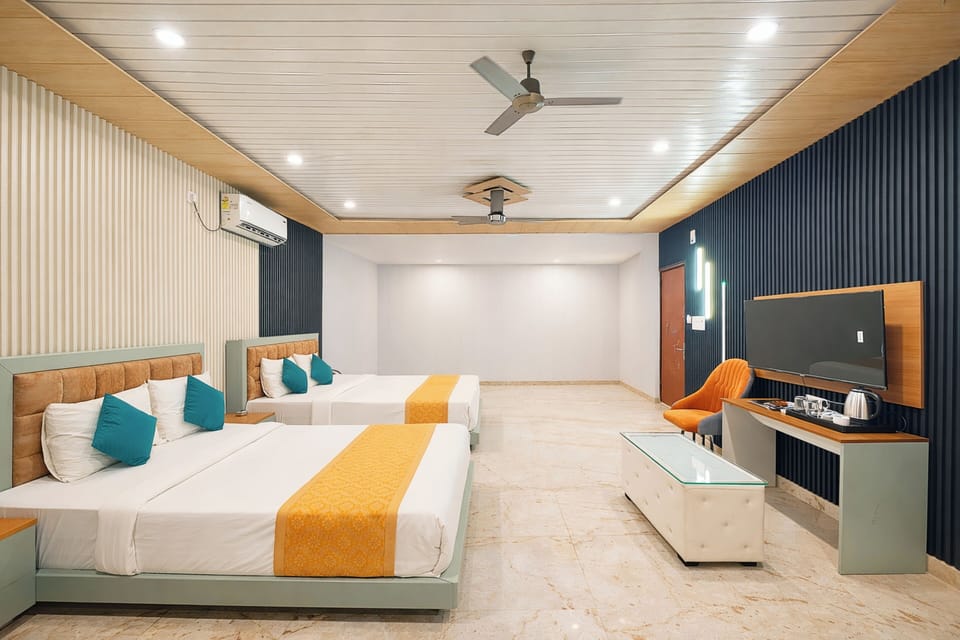 Family Double Room, Air conditioning | Hypo-allergenic bedding, desk, soundproofing, free WiFi