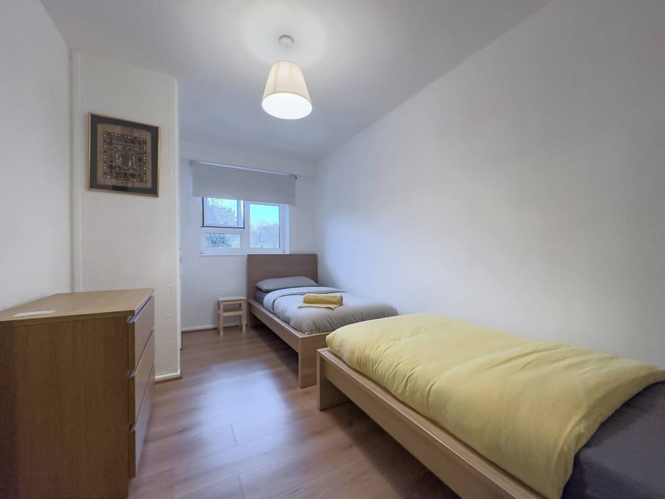 Spacious 2-bedroom London Flat With Balconies, Near Tube & Transport Links Apartment in London Borough of Camden