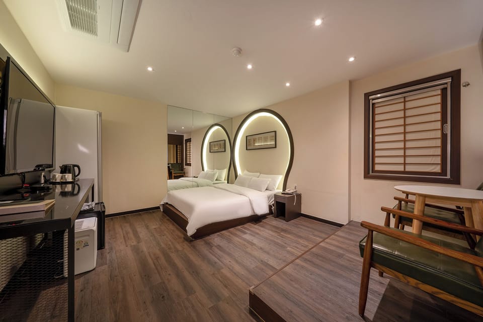 Deluxe Room, River View (Netflix available, Laundry available) | Individually decorated, desk, laptop workspace, free WiFi