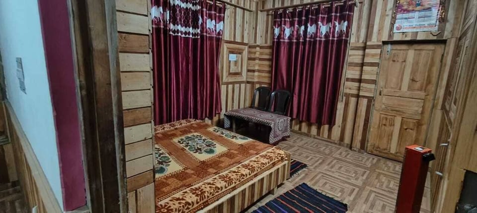 Classic Room, Mountain View | Rollaway beds, free WiFi, bed sheets