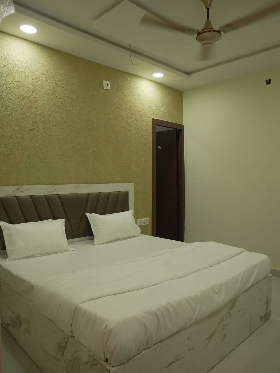 Soundproofing, free WiFi