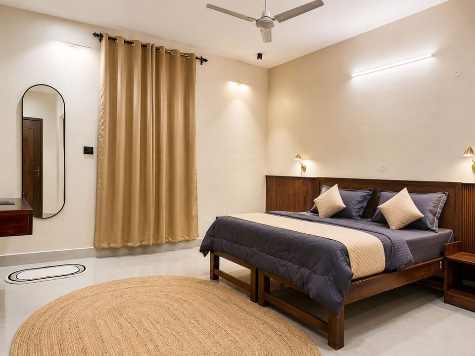 Superior Double Room, Balcony, Hill View | In-room safe, desk, soundproofing, WiFi (free)