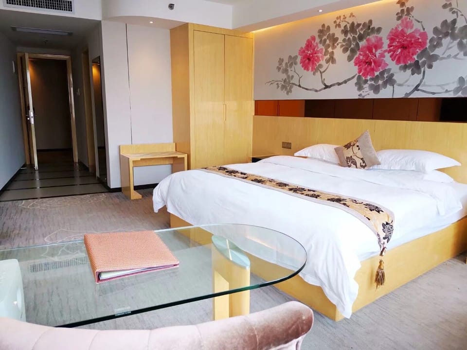 Basic Double Room | Laptop workspace, soundproofing, iron/ironing board, free WiFi