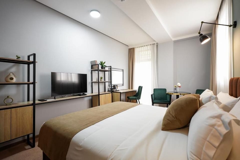 Double Room | Minibar, in-room safe, soundproofing, free WiFi