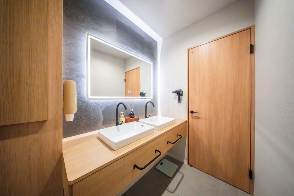 Comfort Suite, 2 Bedrooms, Non Smoking, Private Bathroom | Bathroom | Shower, hair dryer, bidet, towels