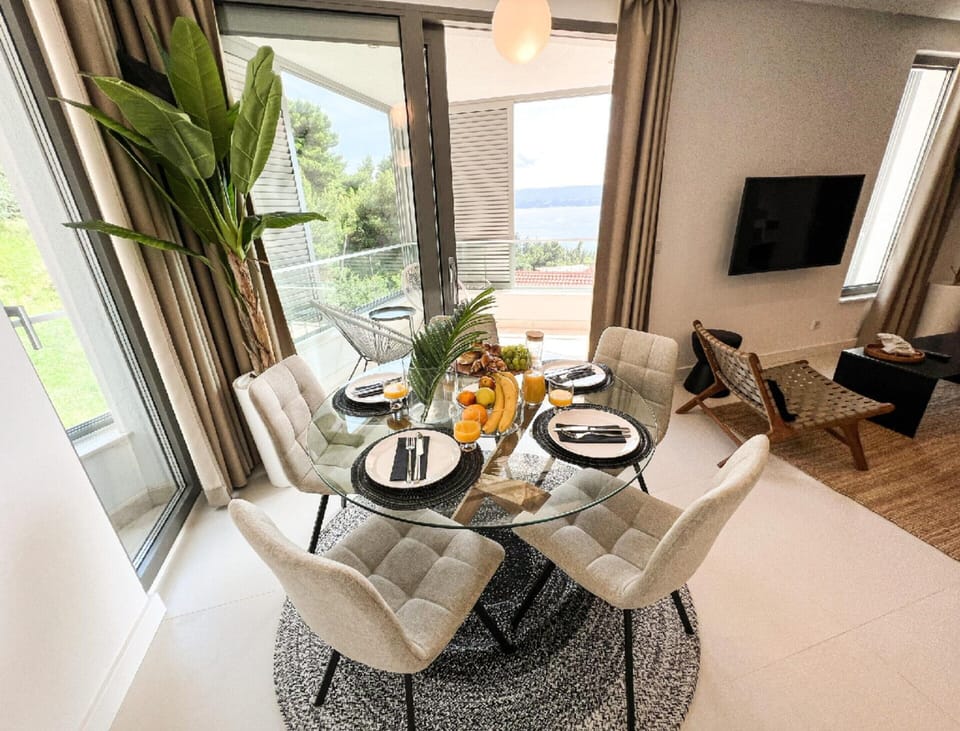 Villa | Dining