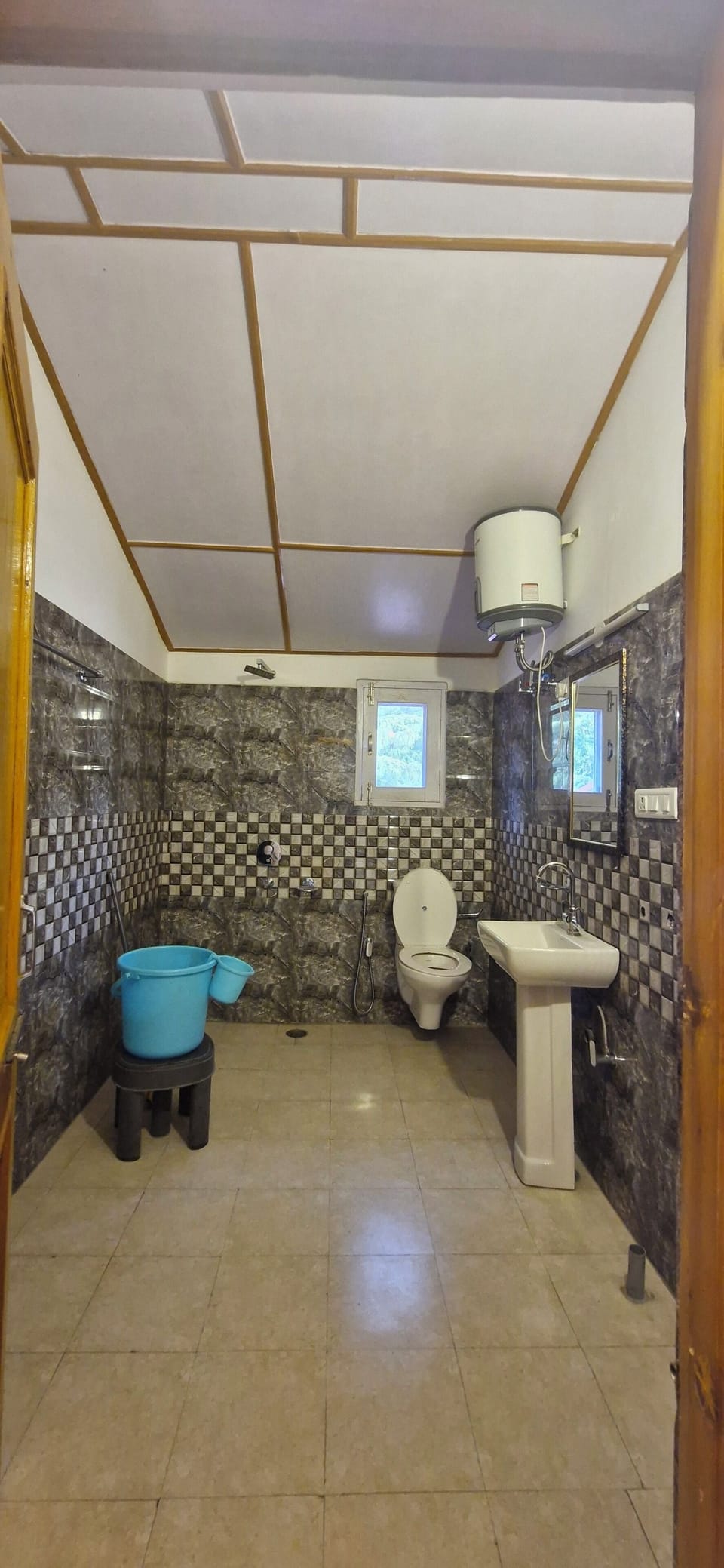 Comfort Studio, Balcony, Valley View | Bathroom | Shower, soap, toilet paper