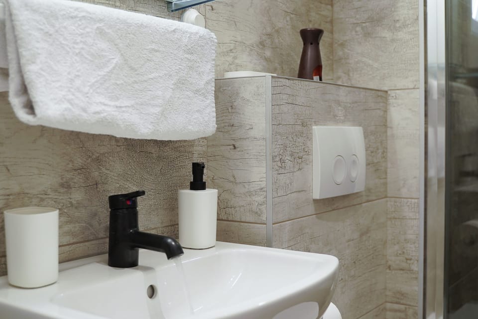Apartment, Patio, Garden View | Bathroom