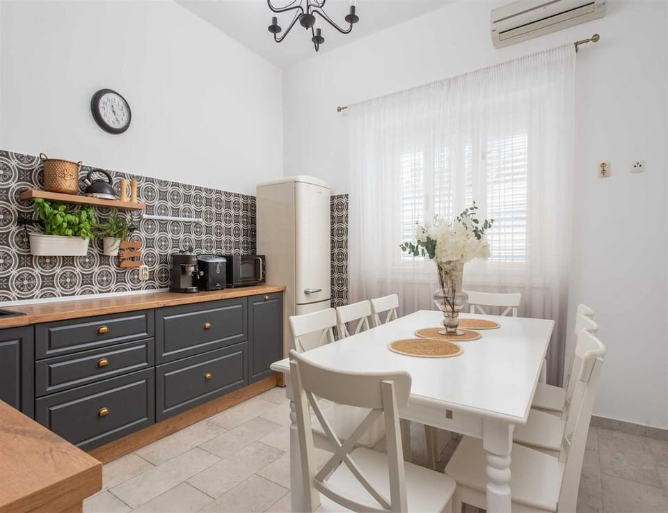 Villa | Dining