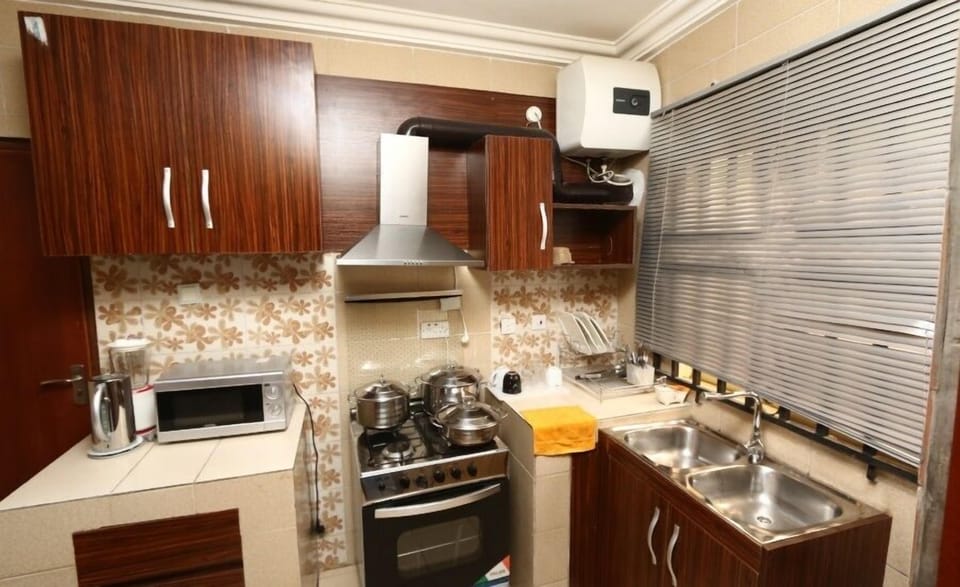 Deluxe Room, Balcony, City View | Private kitchen | Fridge, microwave, oven, stovetop