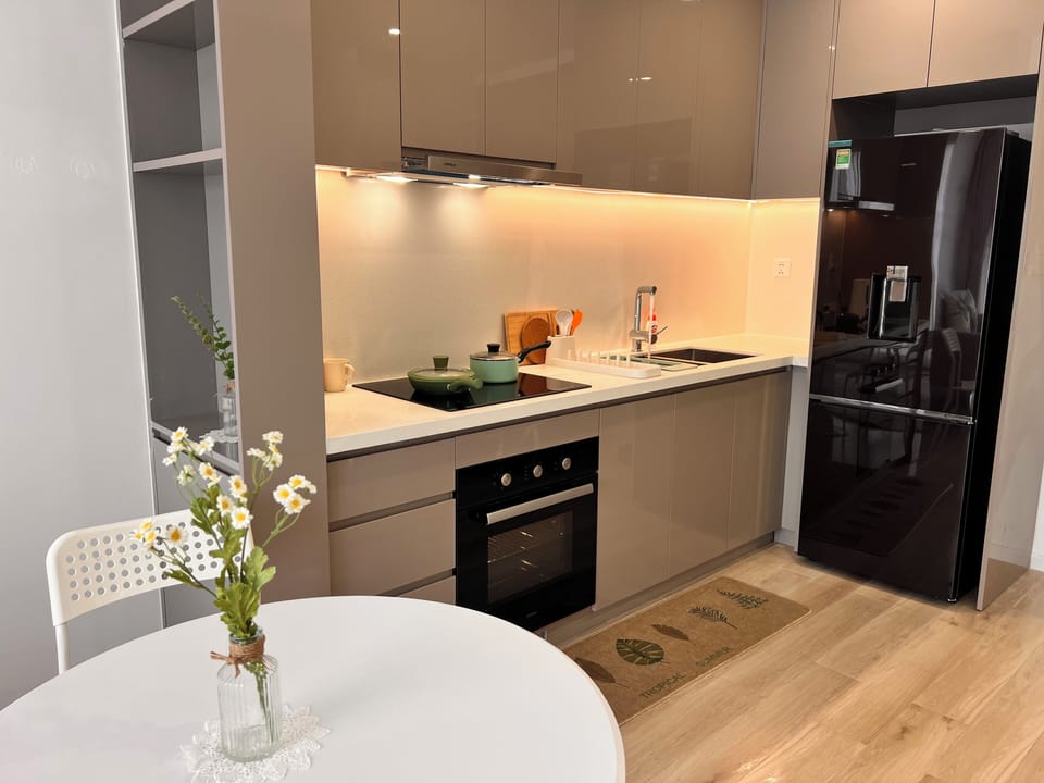Deluxe Apartment, Balcony, River View | Private kitchen | Full-size fridge, oven, stovetop, cookware/dishes/utensils
