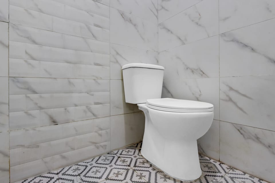 Standard Double Room | Bathroom | Shower, towels, soap, shampoo