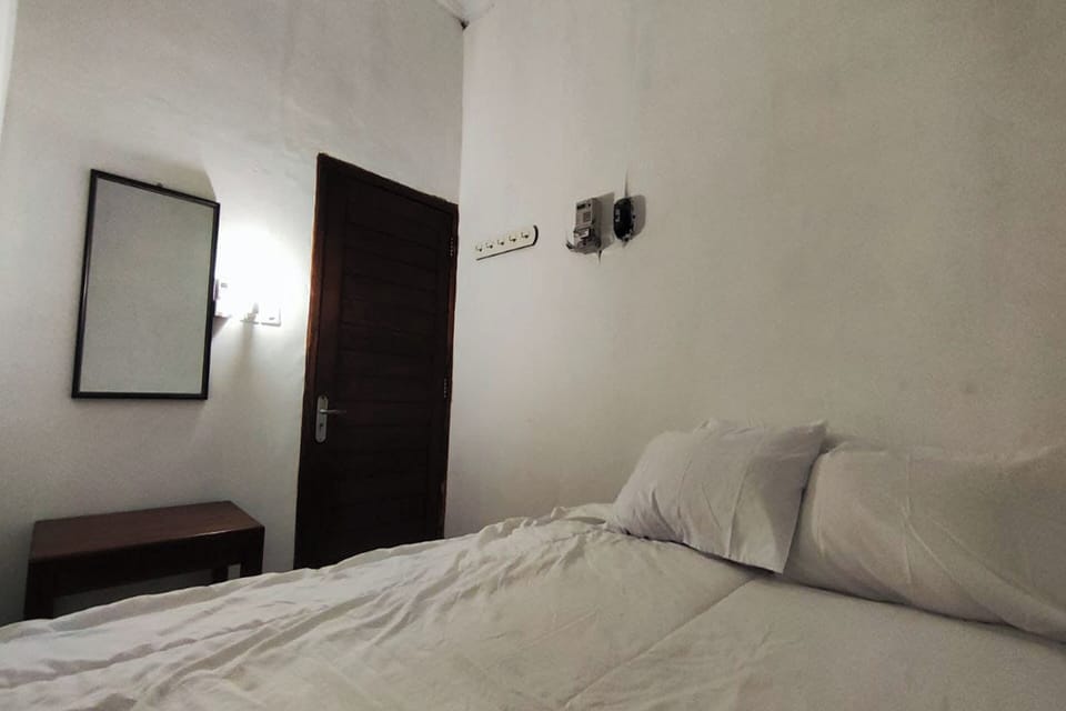 Standard Double Room | Free WiFi, bed sheets