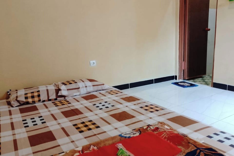 Standard Double Room | Free WiFi, bed sheets