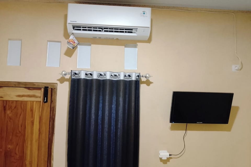 Standard Double Room | Free WiFi, bed sheets