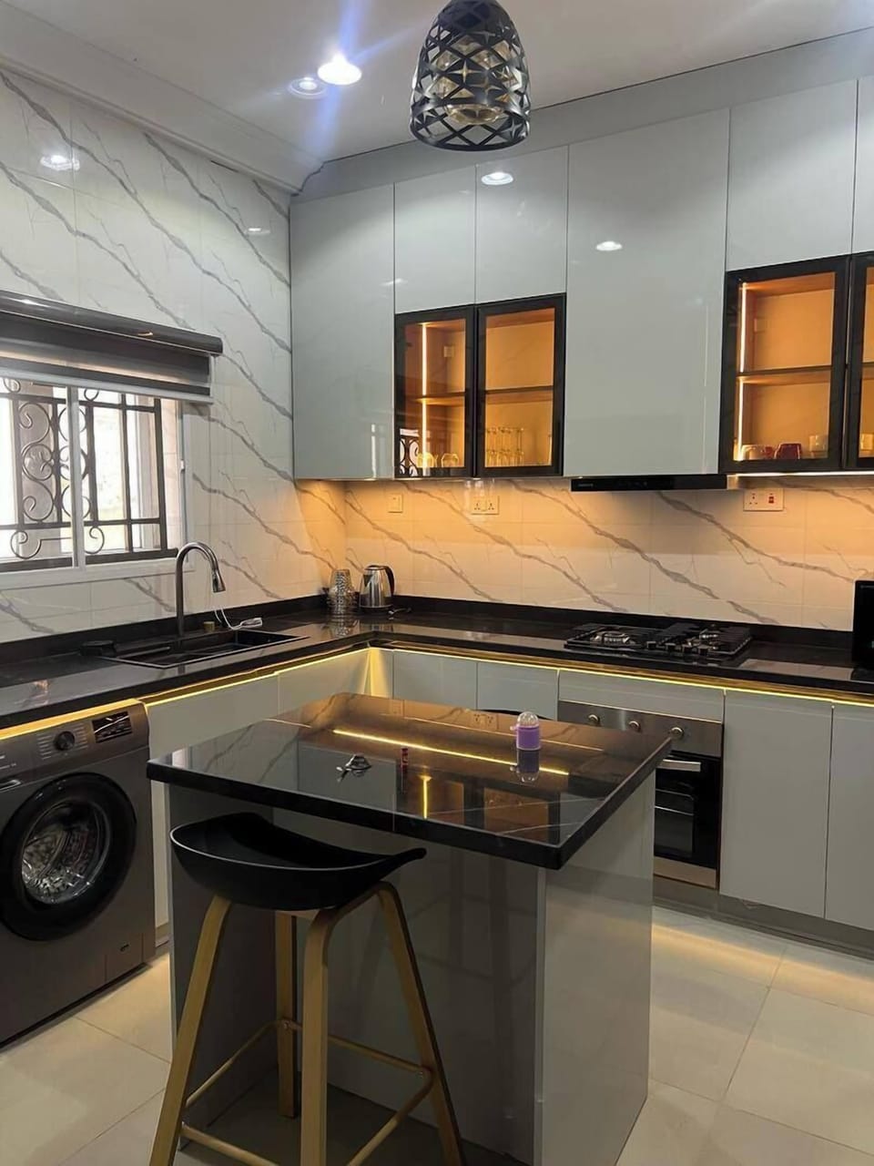 Family Apartment, Balcony, City View | Private kitchen | Fridge, microwave, oven, stovetop