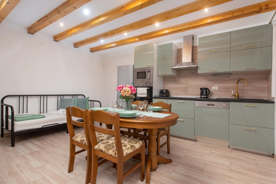Villa | Dining