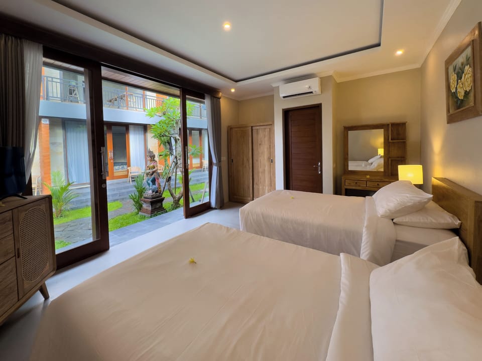 Superior Room, 2 Twin Beds | Desk, laptop workspace, WiFi (free)