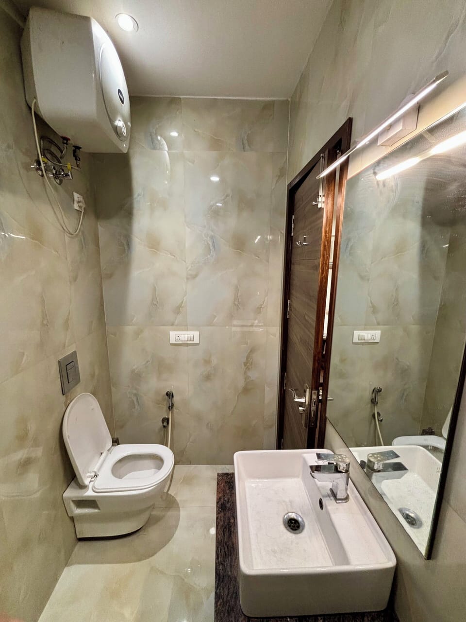 Double Room, City View | Bathroom | Shower, towels, soap, shampoo