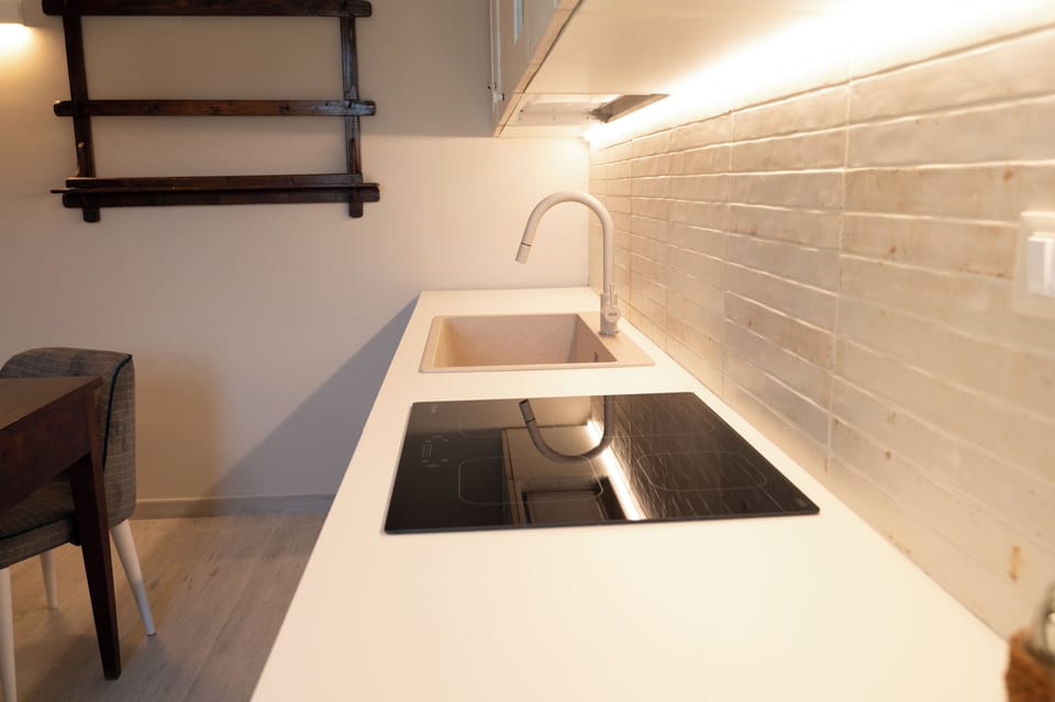 Traditional Apartment, Mountain View | Private kitchen | Fridge, microwave, oven, espresso maker