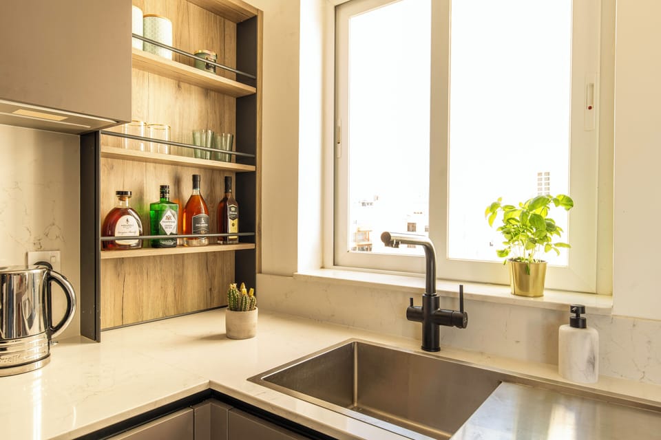 Apartment, City View | Private kitchen | Electric kettle, toaster