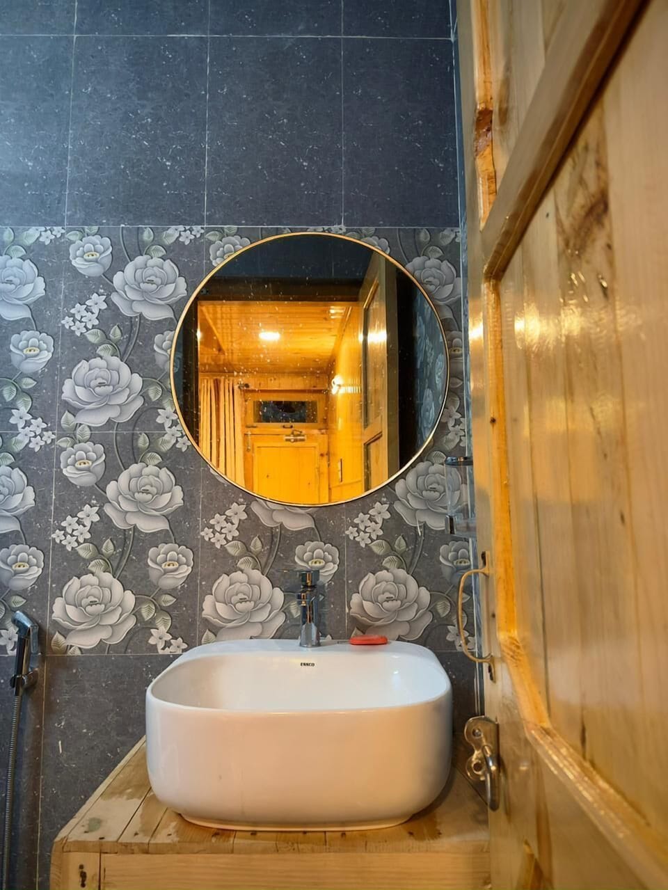 Deluxe Double Room, 1 King Bed, Balcony, Mountain View | Bathroom | Shower, hair dryer, towels, soap