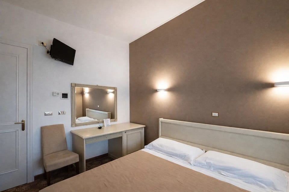 Double Room | Minibar, in-room safe, free WiFi, bed sheets