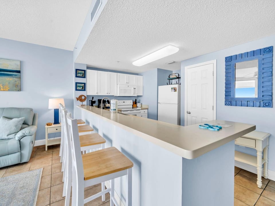 Condo, Multiple Beds (Majestic Beach Towers 1-1906) | Private kitchen | Oven, toaster