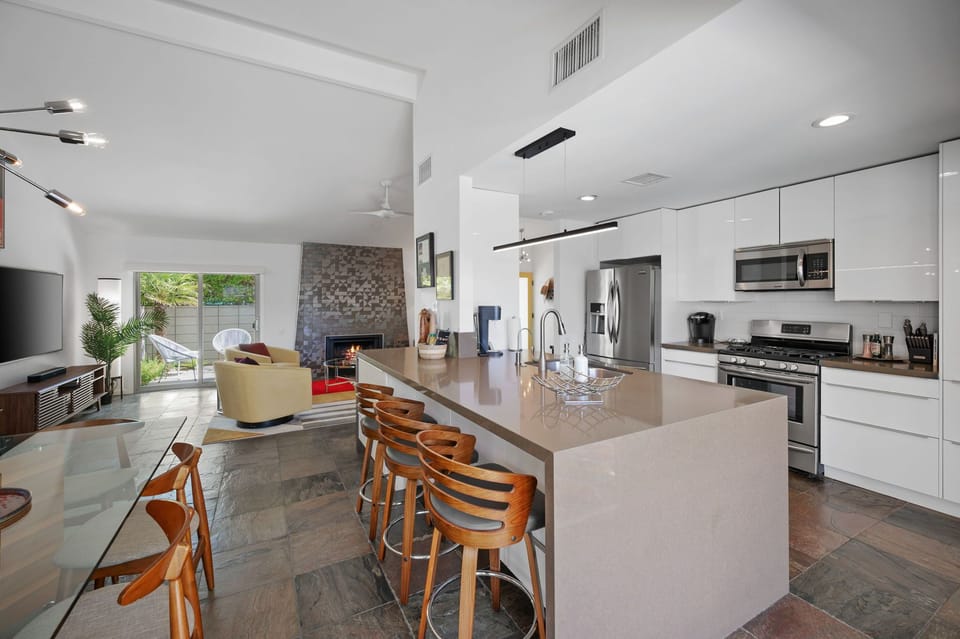 House, Multiple Beds, Pool Access, Mountain View (El Conquistador 3) | Private kitchen | Dining table