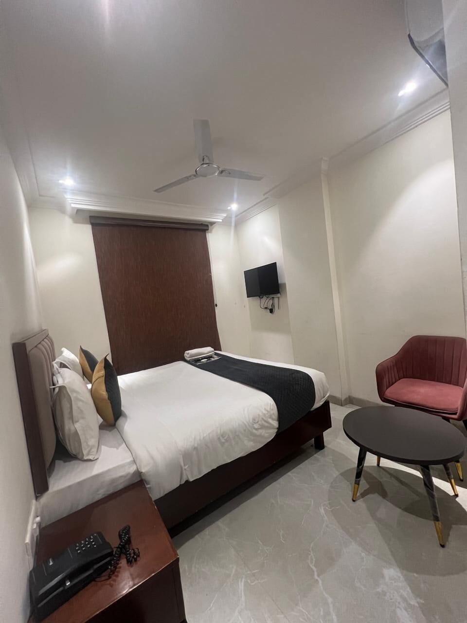 In-room safe, iron/ironing board, free WiFi, bed sheets
