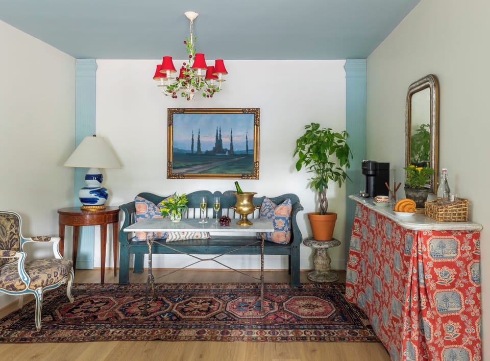Julie | Interior