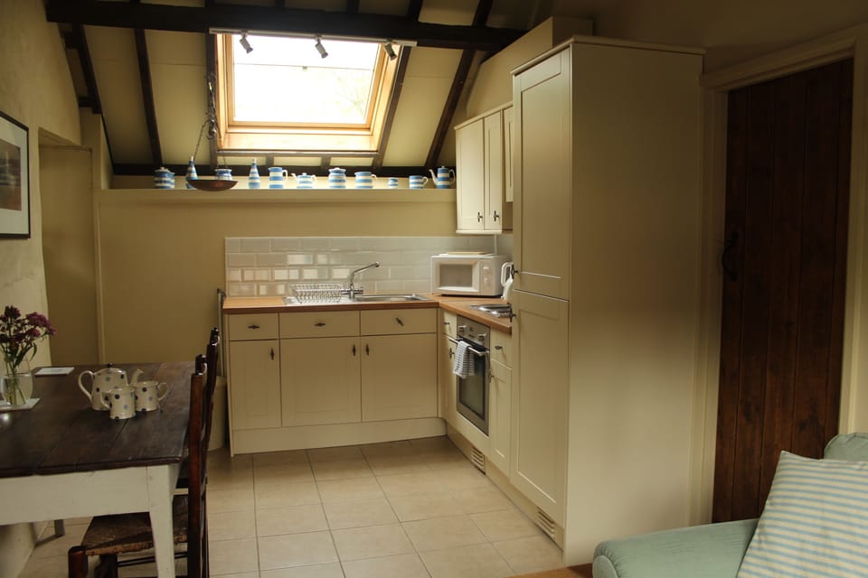 Cottage, 1 Bedroom (Dairy Cottage) | Private kitchenette | Microwave, oven, cookware/dishes/utensils
