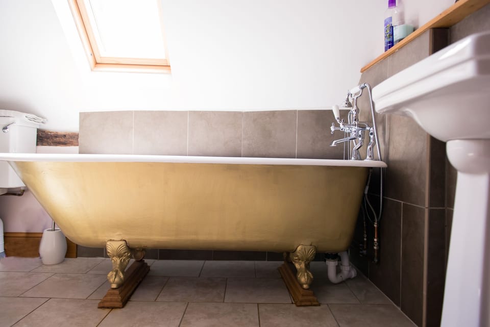 Superior Double Room | Deep soaking bathtub