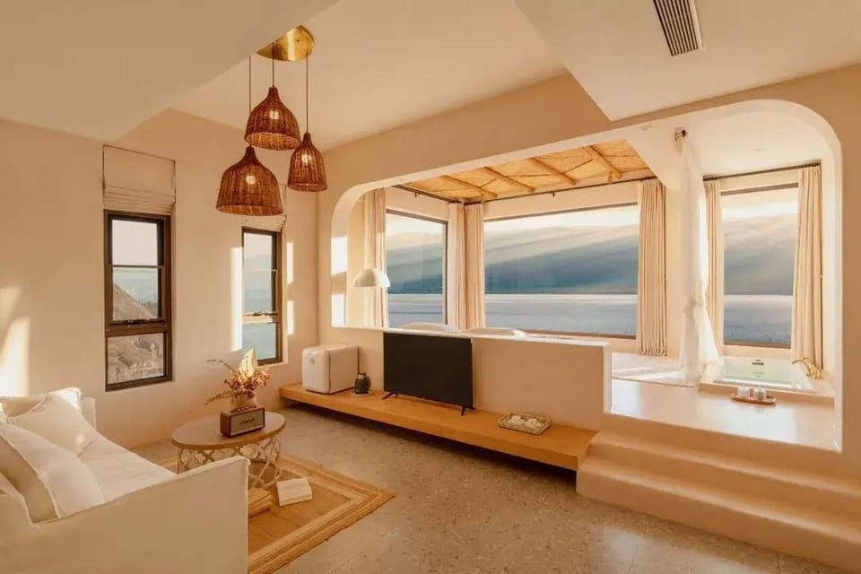 Senior Double Room, Sea View | Down comforters, minibar (free items), desk, laptop workspace