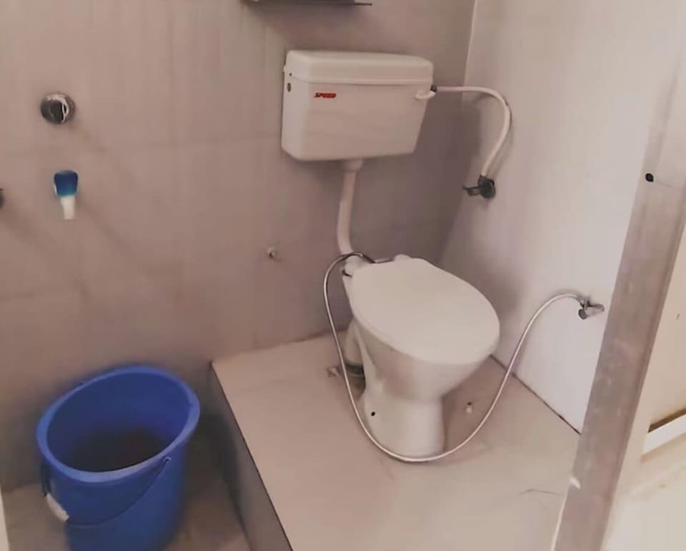 Standard Room | Bathroom | Shower, towels, soap, shampoo