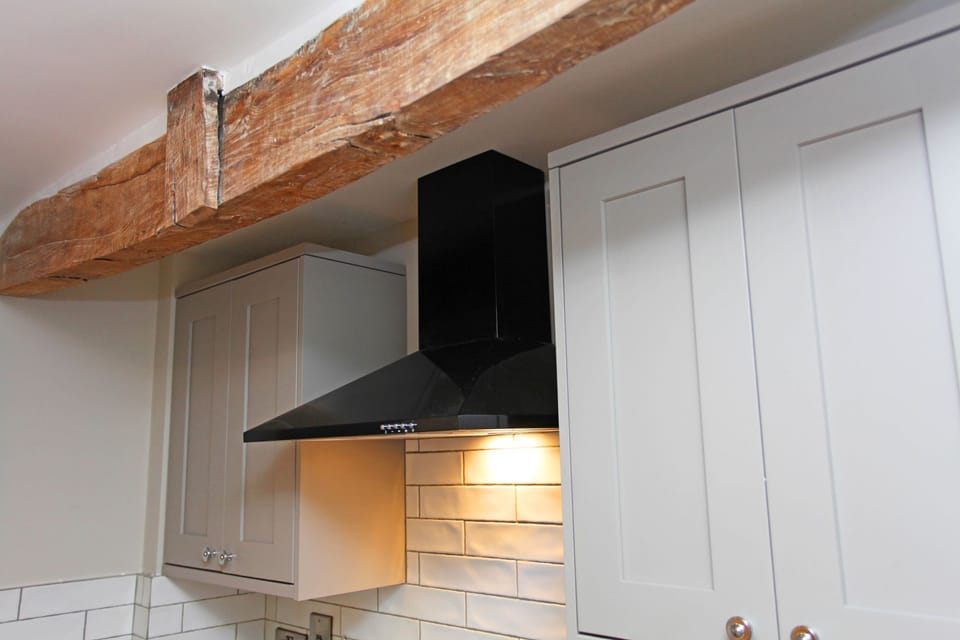 Business Apartment | Private kitchen | Full-size fridge, microwave, oven, stovetop
