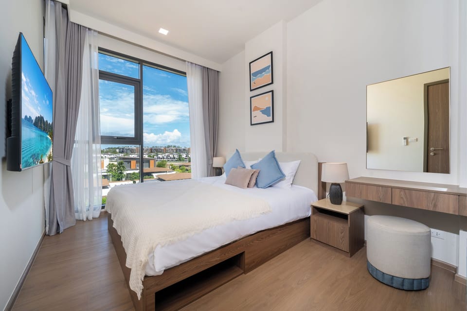 Condo, 2 Bedrooms | In-room safe, blackout drapes, WiFi (free)