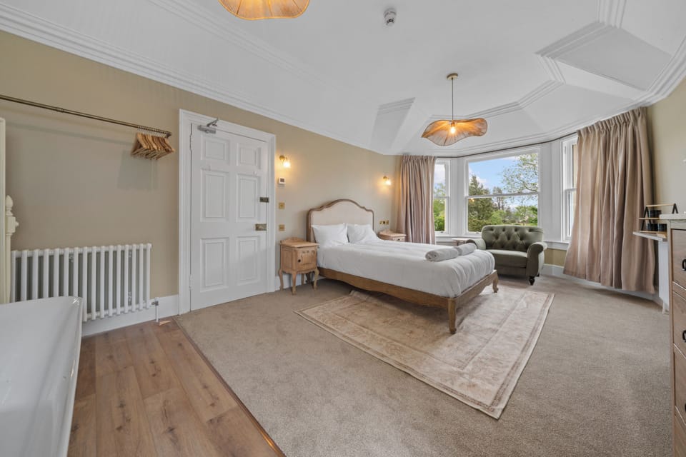 Deluxe Double Room, Sea View (Mull) | Hypo-allergenic bedding, travel crib
