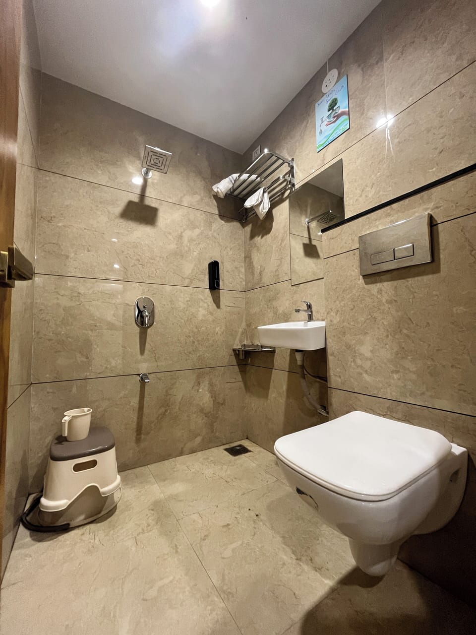 Shower, bidet, towels