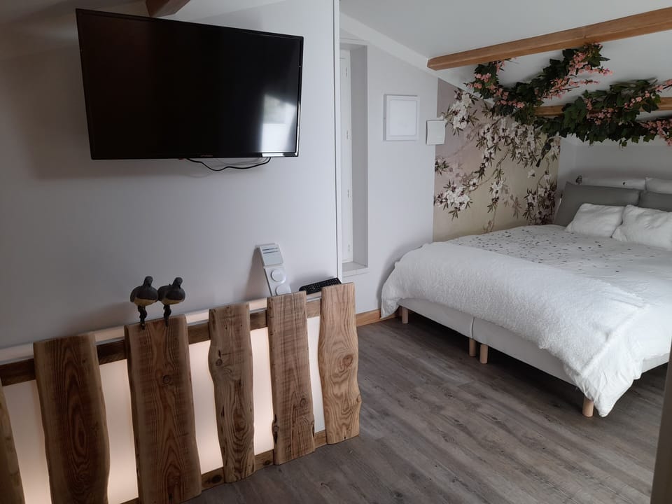 Romantic Double Room, Balcony | In-room safe, blackout drapes, soundproofing, free WiFi