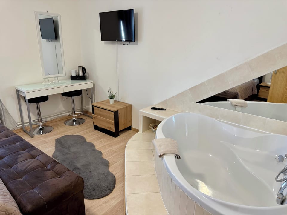 Double Room, Private Bathroom | Free WiFi