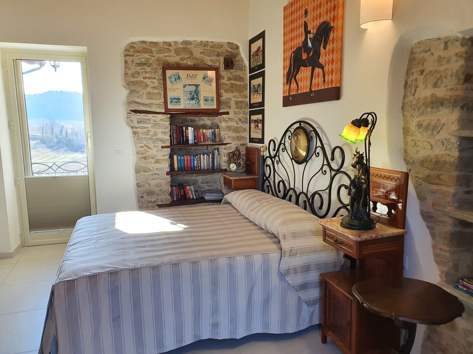 Double Room, Balcony, Courtyard View | Blackout drapes, iron/ironing board, free WiFi
