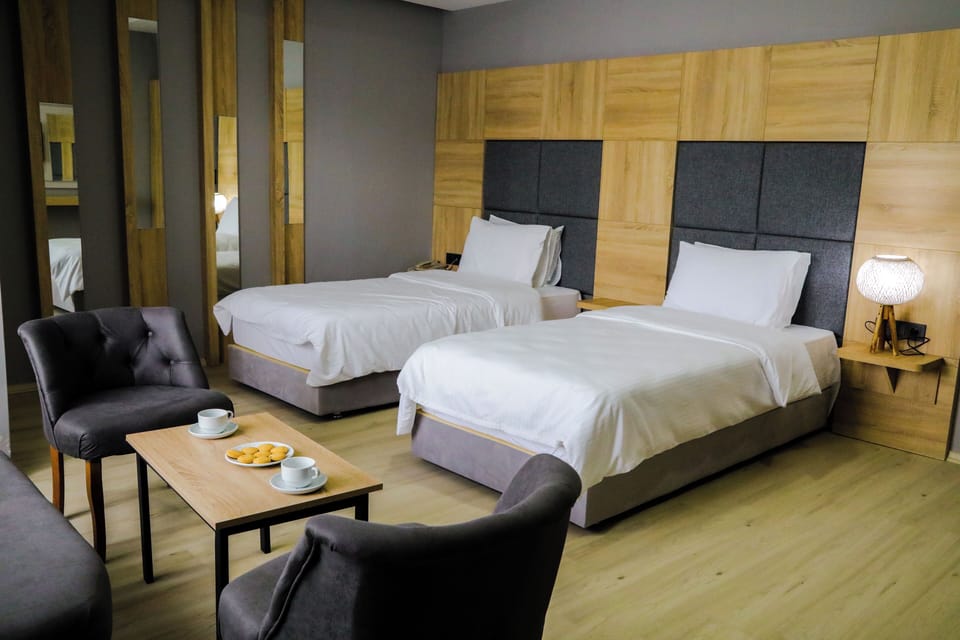 Family Studio Suite, Mountain View | Premium bedding, in-room safe, desk, laptop workspace