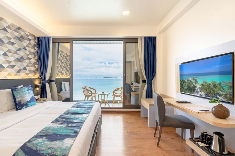 Premium Double Room with Balcony and Seaview | 1 bedroom, premium bedding, minibar, in-room safe