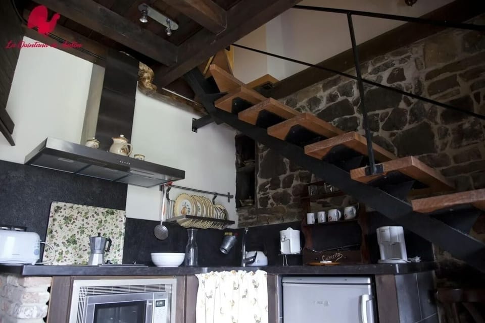 House, Patio, Mountain View | Private kitchen | Fridge, microwave, oven, stovetop
