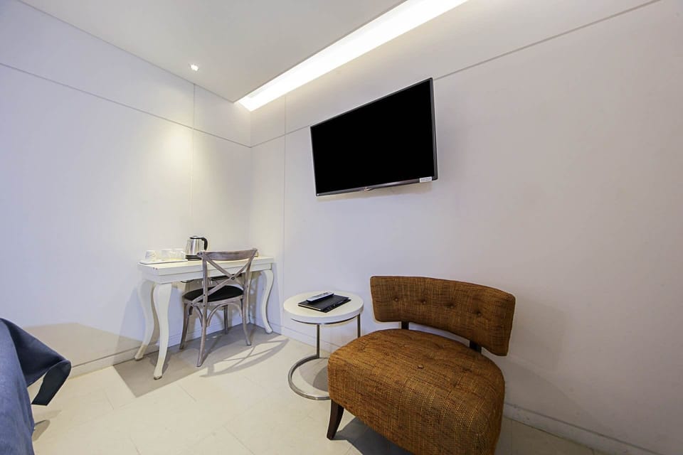 Premium Room | Desk, blackout drapes, soundproofing, free WiFi