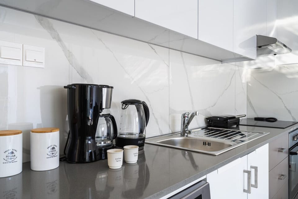 Studio, 1 Double Bed with Sofa bed, Kitchen, City View | Private kitchen | Coffee/tea maker, full-size fridge, oven, stovetop