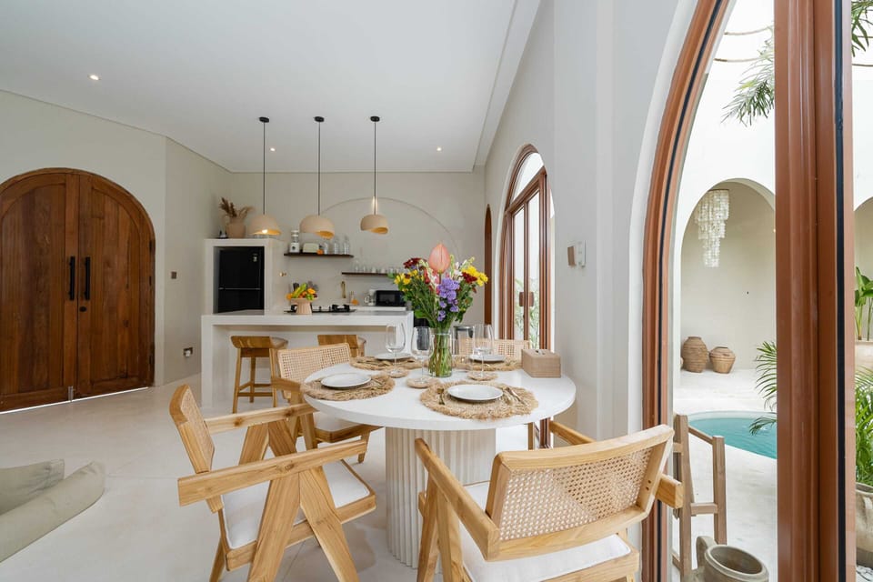 Basic Villa | Dining
