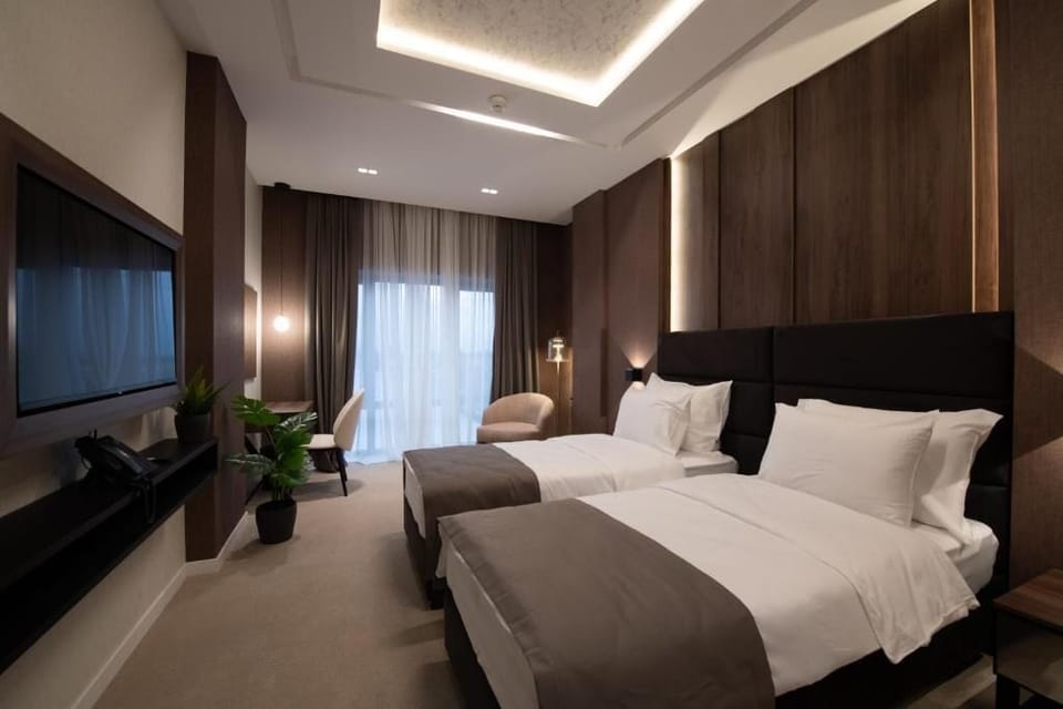 Standard Double or Twin Room, Non Smoking | Desk, free WiFi
