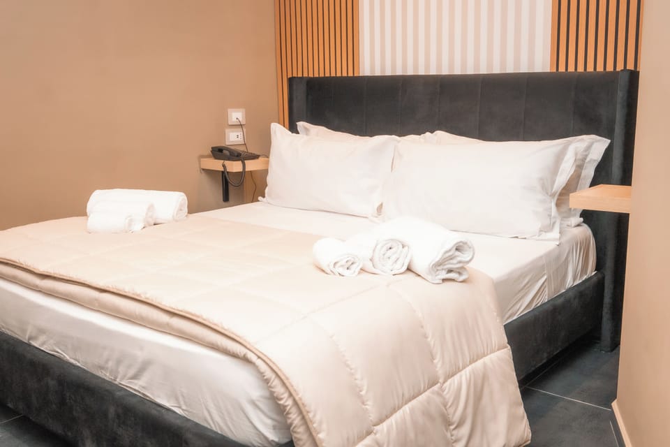 Standard Room | In-room safe, desk, laptop workspace, soundproofing